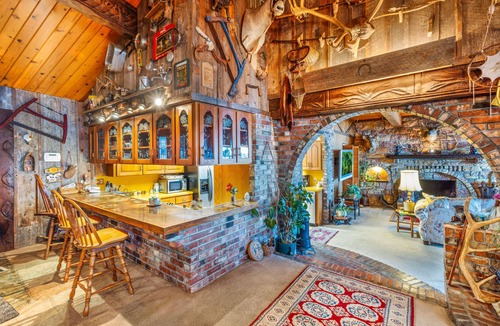Brinnon House | Rita's Lodge - Stunning Waterfront Canal Getaway
