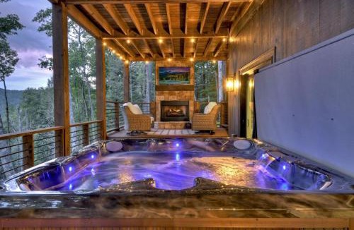 Raccoon Ridge Villa | River Bend New listing Modern mountain luxury with amenities galore