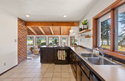 Newport Cabin | River Cabin-Pristine PNW Summer-Ski Cabin-Fall Magic