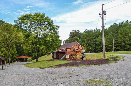 Harrogate Cabin | River Forge Cabin 75 - Cozy and Rustic 1 Bedroom Cabin - Creek Front