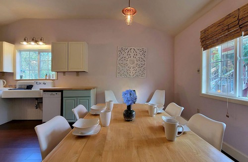 Gold Hill House | River Front Cottage ~ Spa Pool, Mountain Views, and Lovely Outdoor Space!