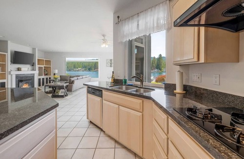 Post Falls House | River Front Home - Private Beach