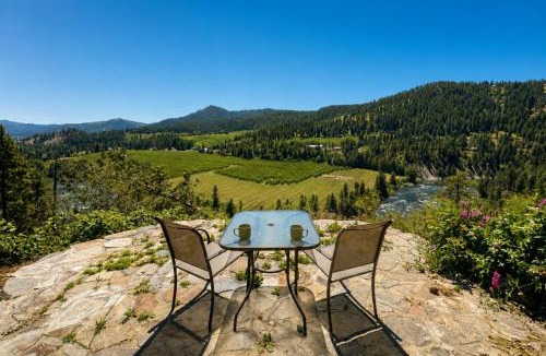 Leavenworth House | River Heights Home cabin