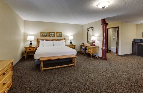 Moline Hotel | River Path Access available! Quad Cities Stay for Family | 2 Units