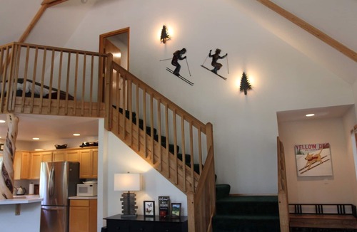 Enumclaw House | River Rock Cabin: Your Gateway to Pine-Scented Bliss & Mountain Excursions