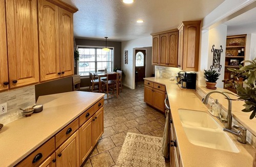 Baker City House | River Walk North - Beautiful 3 Bdrm, 2 Bath