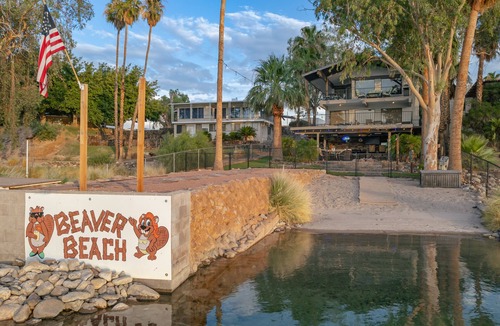 Bullhead City House | Riverfront Beach Resort 5BDR+Casita & Bar on River