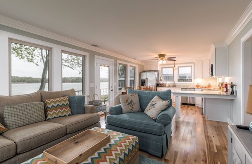 Jeffersonville House | RIVERFRONT - Boat Slips - 10 Min to Dtown Lville