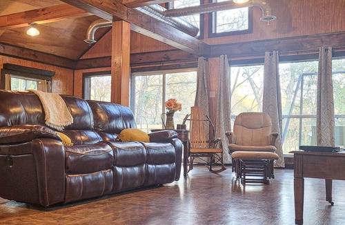 Centreville Cabin | Riverfront Cabin Rental on Cahaba River - Centreville, AL - Monthly Stay Allowed