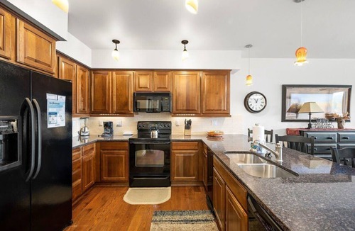 Post Falls Condo | Riverfront Condo with Stunning Spokane River Views | Perfect Getaway