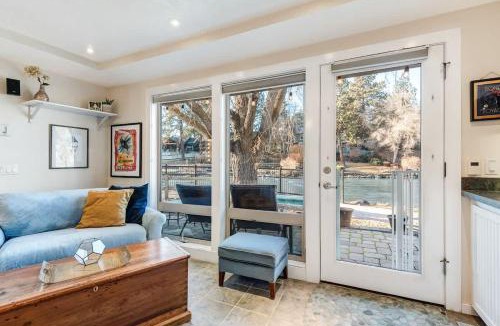Bend House | Riverfront Cottage - Steam Room & Pet Friendly
