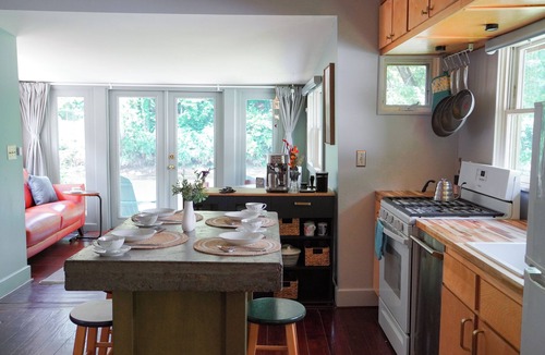 Rocky Ripple Cottage | Riverfront getaway peaceful retreat