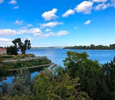 South Richland Hotel | Riverfront Hotel; SureStay Collection by Best Western