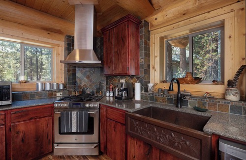 La Pine Cabin | Riverfront La Pine Luxurious Log Cabin