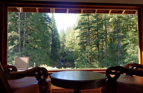 Washougal House | Riverfront Lodge on 200 acres in Southwest Washington