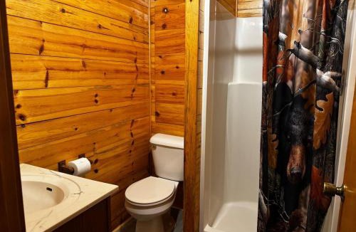 Crystal Falls House | Riverfront Loft 6