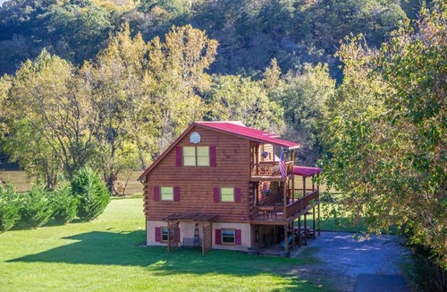 Draper Cabin | Riverfront Log Cabin/Pet Friendly/Family Fun! 3BS8