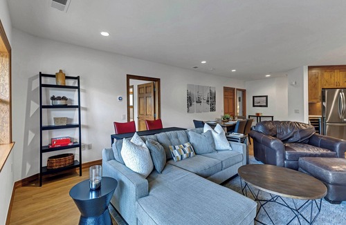 Edwards Condo | Riverfront Luxury- Minutes to Skiing+Garage+Walk to shops & restaurants!