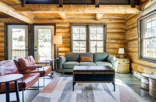 Rocker House | Riverfront Montana Log Cabin w/Mountain Views!