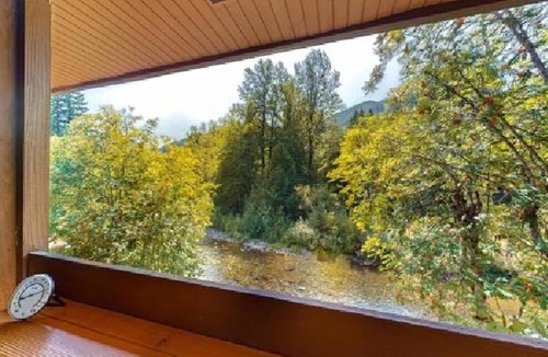 Welches Condo | Riverfront Retreat Ski Golf Hike Kids and Dog Welcome!