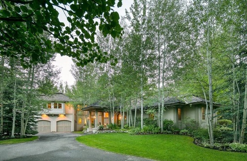 Sun Valley House | Riverfront Rainbow Bend Estate with Hot Tub