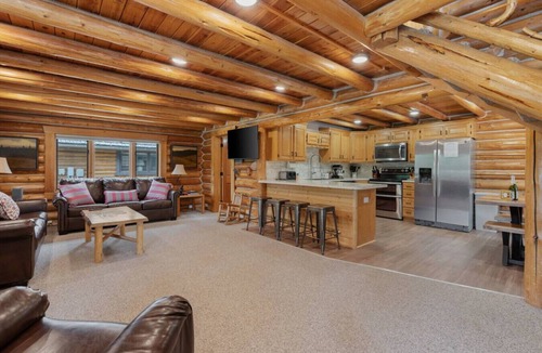 Island Park House | Riverfront Reunion| 3 Cabins, River Front, Private Dock, & Hot Tub!