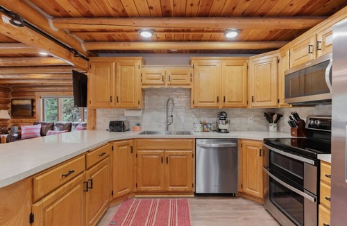 Island Park House | Riverfront Reunion| 3 Cabins, River Front, Private Dock, & Hot Tub!