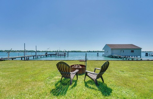 St. Clair House | Riverfront St Clair Home - Walk to Downtown!