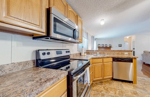 Andersonville House | Riverfront Stay, Sleeps 6, Deck, Firepit, Water View