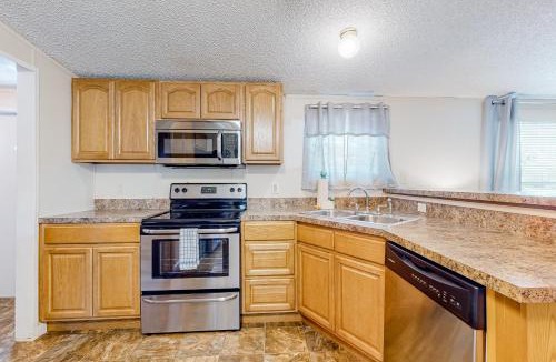 Andersonville House | Riverfront Stay Sleeps 6 Deck Firepit Water View