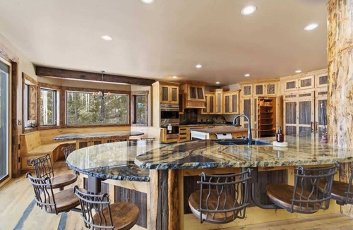 Island Park Cabin | Riverfront Wildlife Lodge 12-Person Hot Tub Arcade