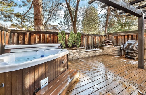 Vernon House | RiverRun Retreat with hot tub near Downtown Boise