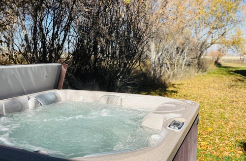 Bozeman House | Rivers Suite at Fox Hollow. King studio style suite in Bozeman, MT!