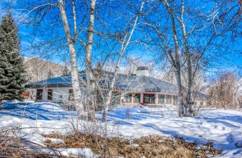 Bellevue House | Riverside Bliss