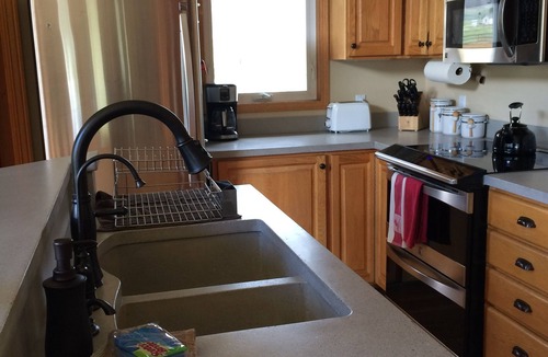 Gardiner House | RIVERSIDE LODGE: wildlife watching, fishing, hiking from the house. Next to YNP!