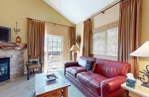 Edwards Apartment | Riverside Treehouse