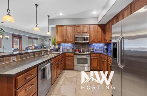 Coeur d'Alene Condo | Riverstone Village—Spacious 2nd Floor Corner Unit w/Wrap-Around Patio, Conveniently Above Shops!