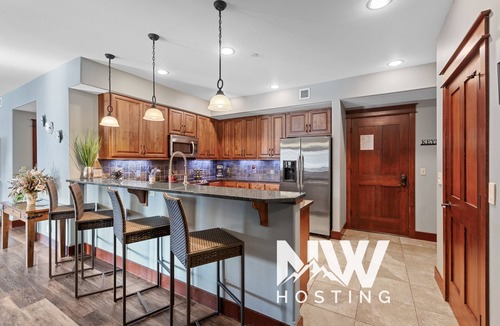 Coeur d'Alene Condo | Riverstone Village—Spacious 2nd Floor Corner Unit w/Wrap-Around Patio, Conveniently Above Shops!