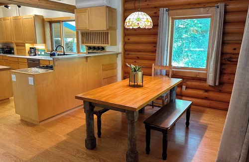Kooskia Cabin | RiverView Lodge Saltwater Hot Tub and Starlink