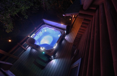 Kooskia Cabin | RiverView Lodge Saltwater Hot Tub and Starlink