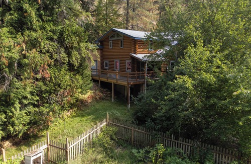 Kooskia Cabin | RiverView Lodge Saltwater Hot Tub and Starlink
