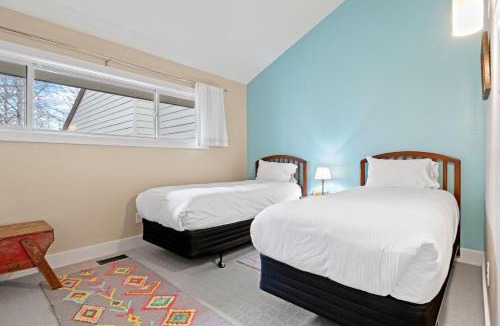 Moose Wilson Road Villa | RMR: Cinquefoil 1612 Condo in The AspensWilsonWY