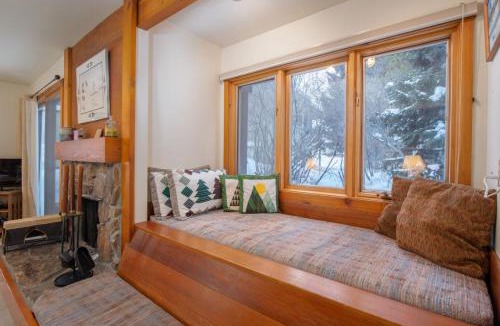 Moose Wilson Road Apartment | RMR: Columbine 1011 Condo in The AspensWilsonWY