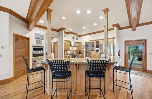 Grantsdale House | Roaring Lion Abode: Mountain Getaway