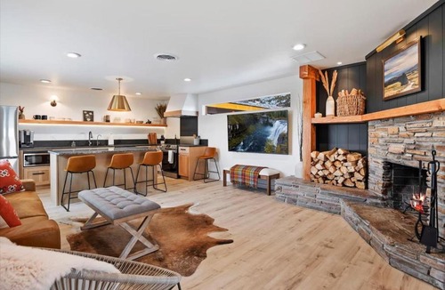 Twin Falls House | Rock Creek Canyon 1BR, Hot Tub, Sauna, Fire Pit