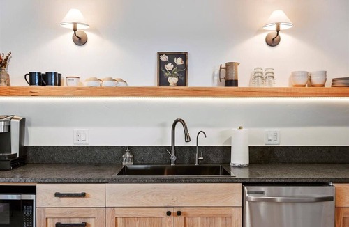 Twin Falls Cabin | Rock Creek Canyon | 3BR, Hot Tubs, Sauna, Fire Pit