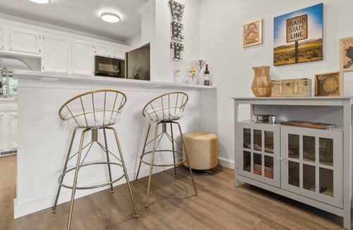 Boise Condo | Rock N' Roll + Sweet Dreams! Get Cozy Next to Indoor & Outdoor Fireplace'! 7 min Drive to Saint Als