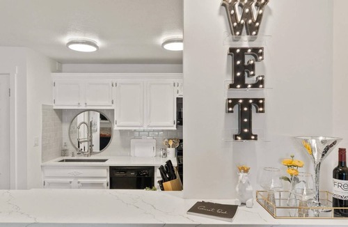 Boise Condo | Rock N' Roll + Sweet Dreams! Get Cozy Next to Indoor & Outdoor Fireplace'! 7 min Drive to Saint Als
