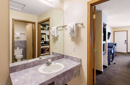 Coeur d'Alene Hotel | Rodeway Inn Coeur d'Alene