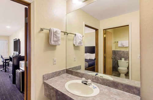 Coeur d'Alene Hotel | Rodeway Inn Coeur d'Alene